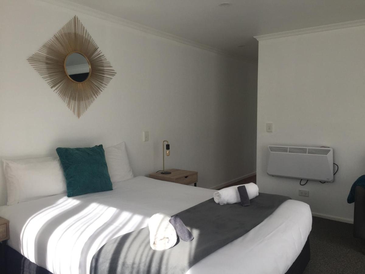 Fairway Motel & Apartments Уанака Екстериор снимка