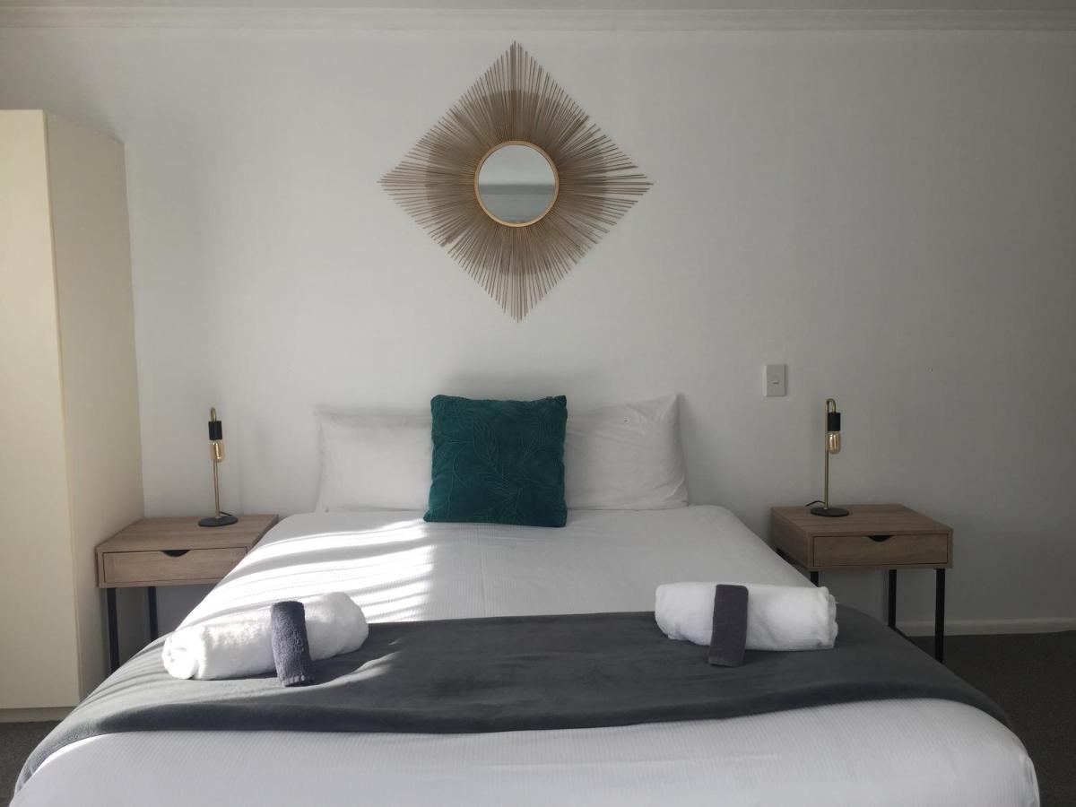Fairway Motel & Apartments Уанака Екстериор снимка