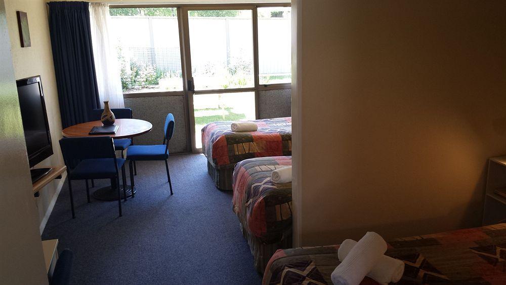 Fairway Motel & Apartments Уанака Екстериор снимка