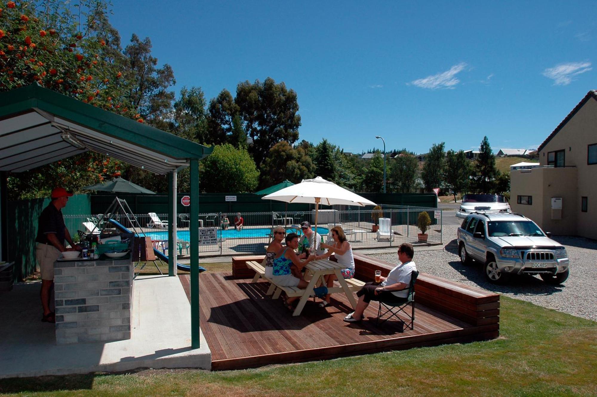 Fairway Motel & Apartments Уанака Екстериор снимка