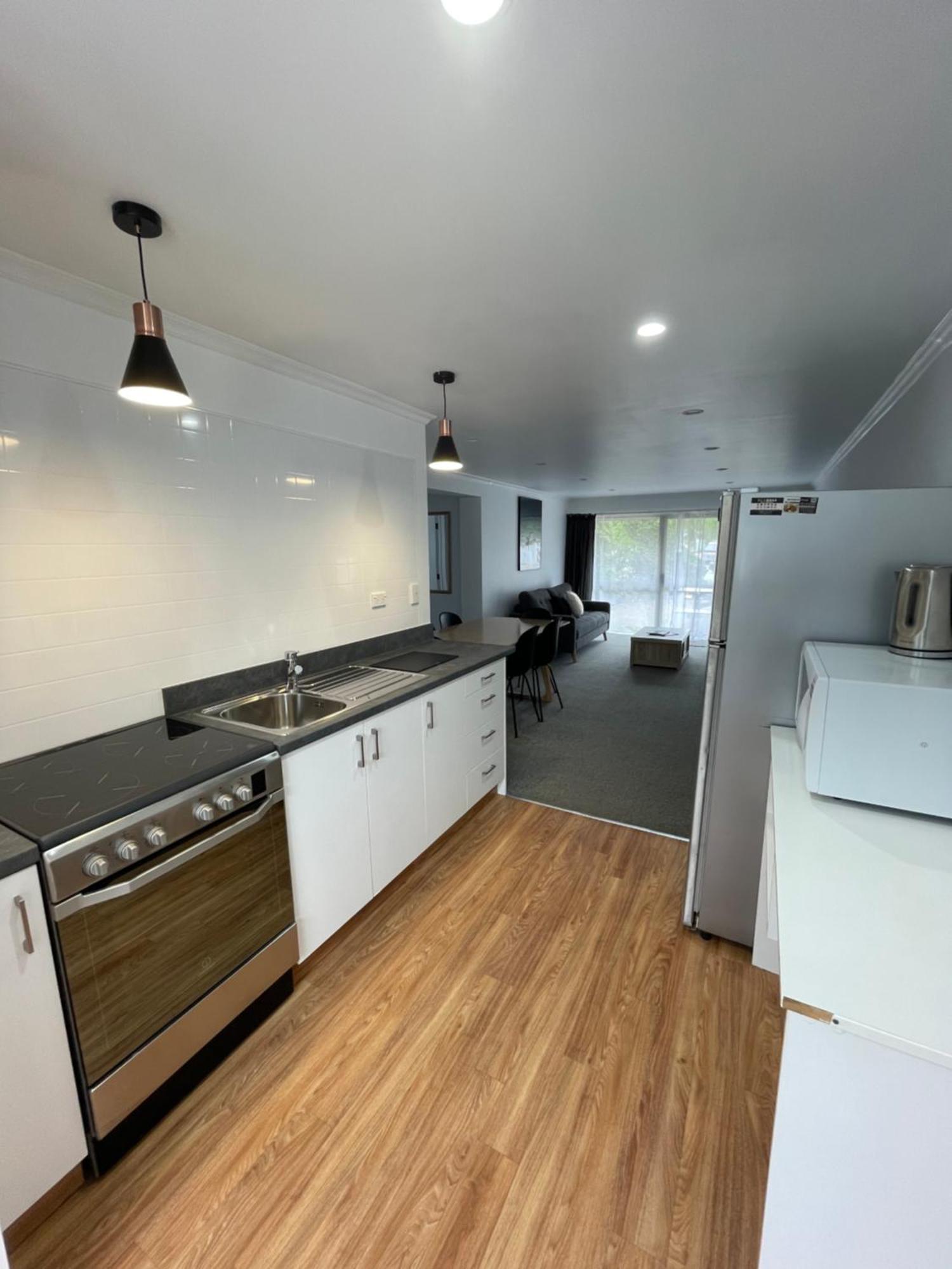 Fairway Motel & Apartments Уанака Екстериор снимка