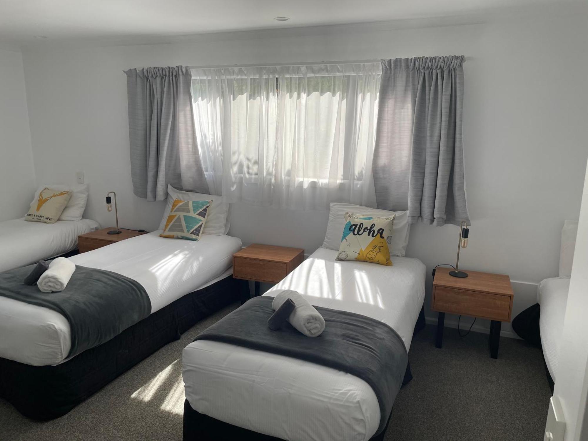 Fairway Motel & Apartments Уанака Екстериор снимка