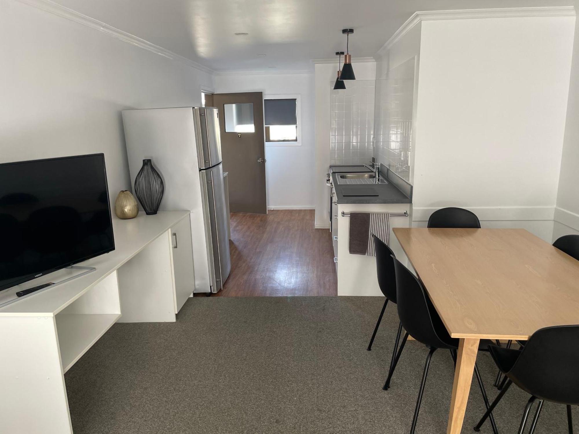 Fairway Motel & Apartments Уанака Екстериор снимка