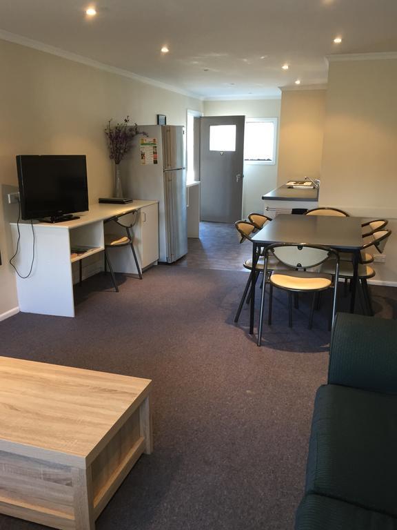 Fairway Motel & Apartments Уанака Екстериор снимка