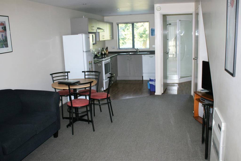 Fairway Motel & Apartments Уанака Екстериор снимка