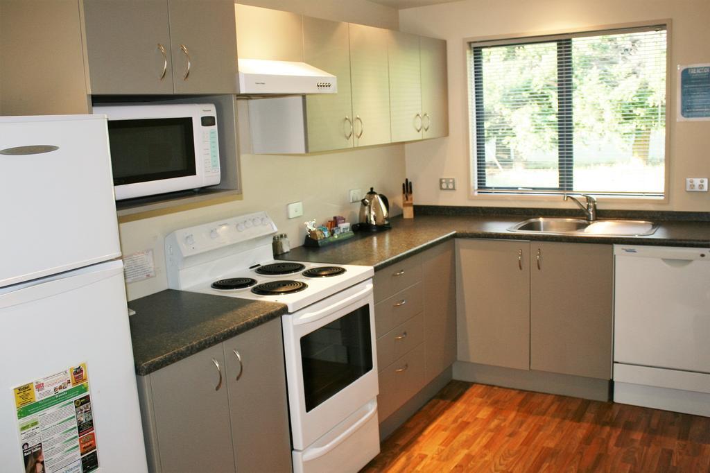 Fairway Motel & Apartments Уанака Екстериор снимка