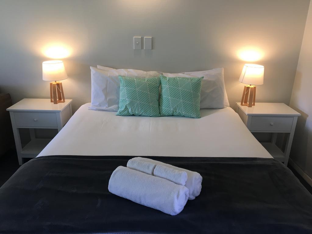 Fairway Motel & Apartments Уанака Екстериор снимка
