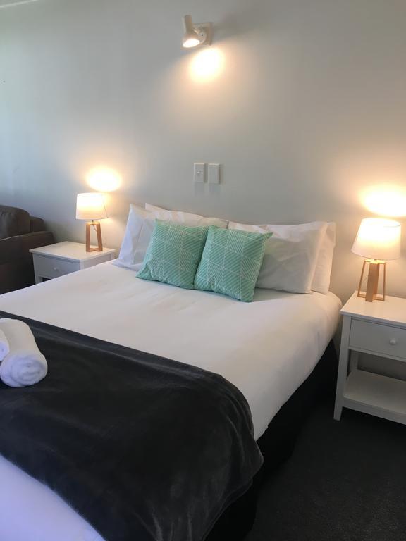 Fairway Motel & Apartments Уанака Екстериор снимка