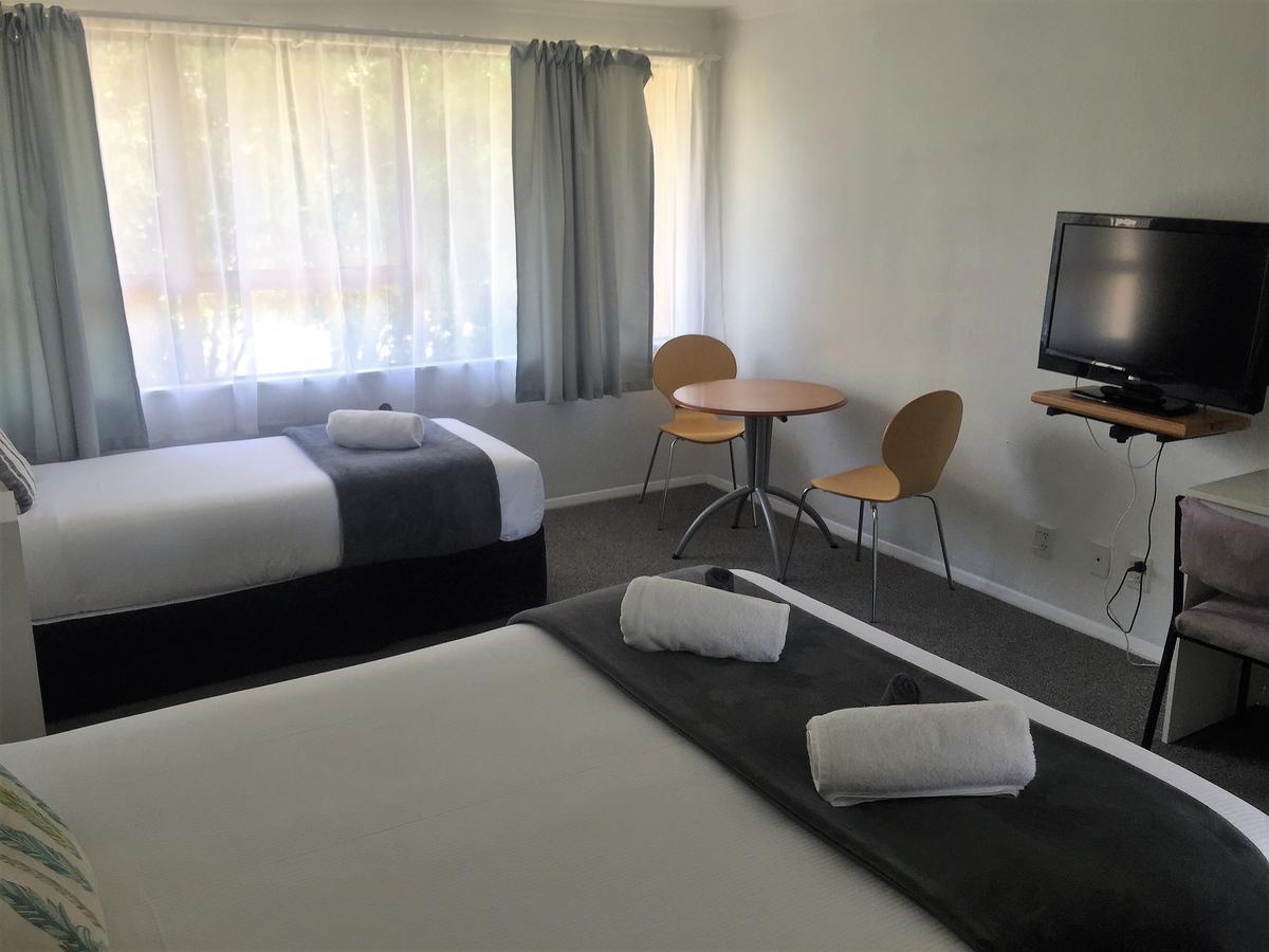 Fairway Motel & Apartments Уанака Екстериор снимка