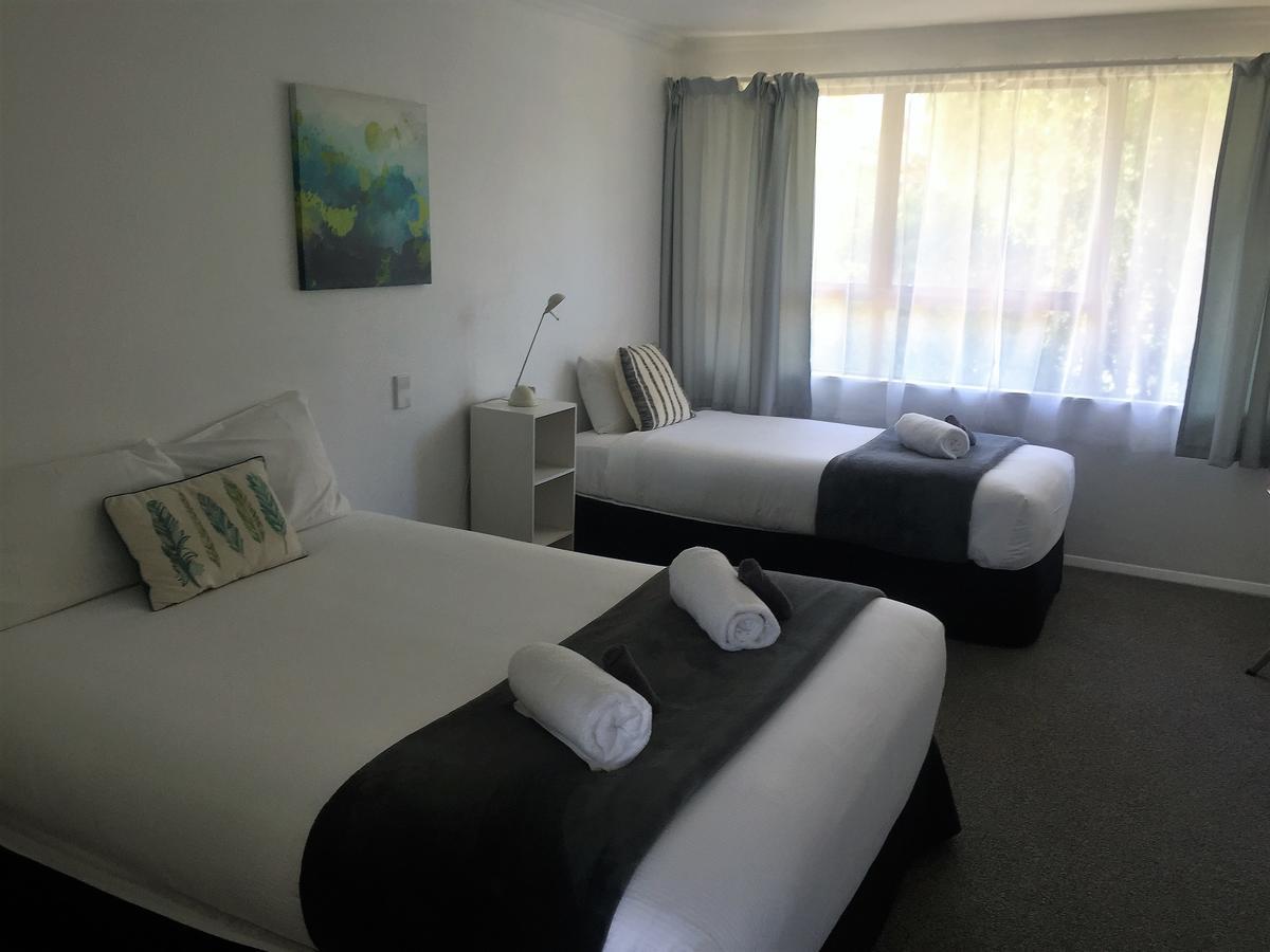 Fairway Motel & Apartments Уанака Екстериор снимка