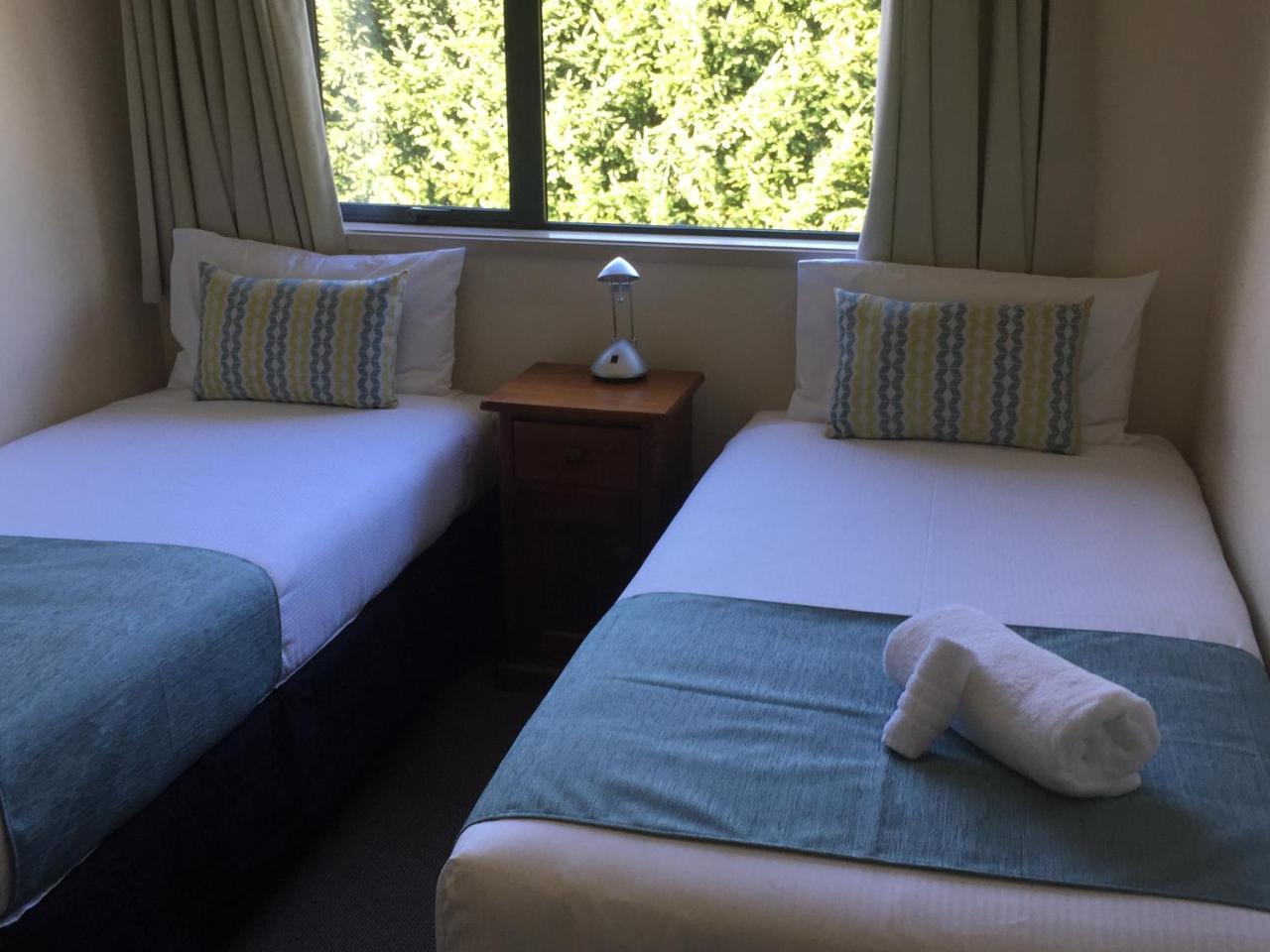Fairway Motel & Apartments Уанака Екстериор снимка