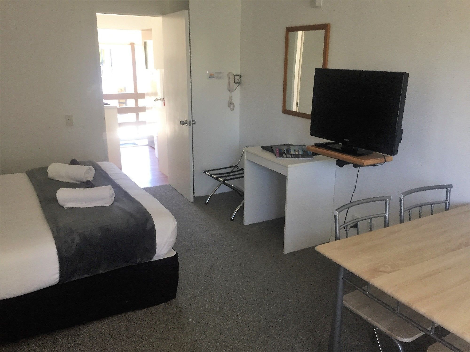 Fairway Motel & Apartments Уанака Екстериор снимка
